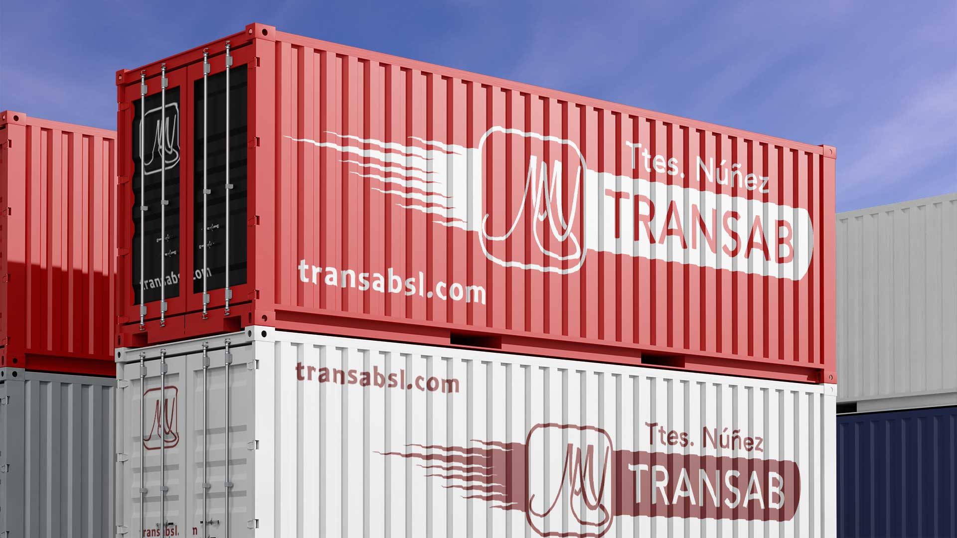 Contenedores Transab SL rotulados con la imagen corporativa, en las instalaciones de San Vicente de Alcántara (Badajoz)